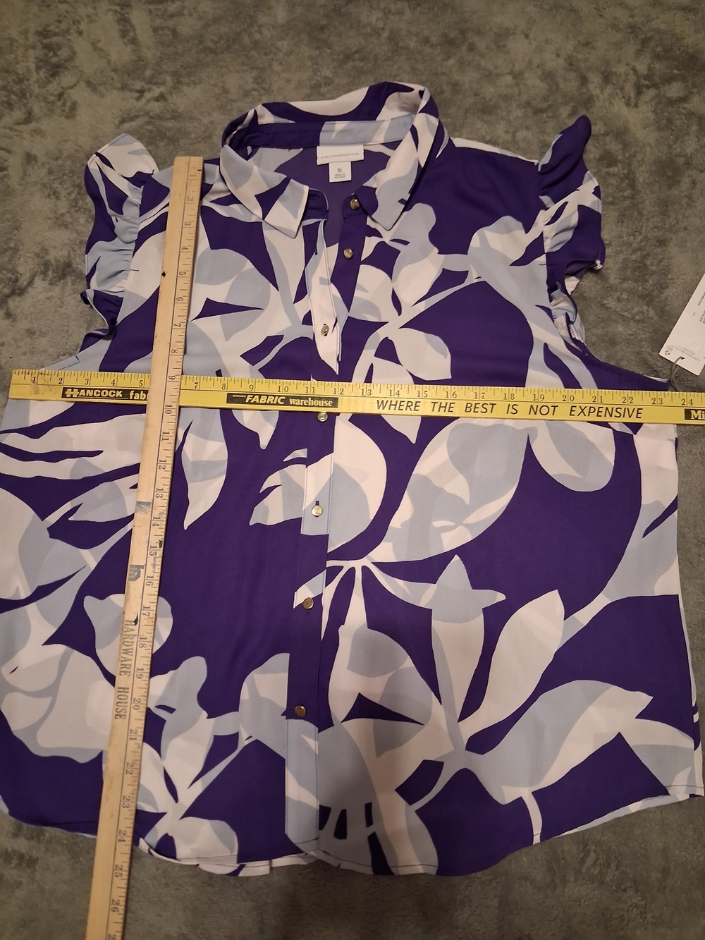 Liz Claiborne White And Purple Floral Cap Sleeve Button Front Top - Picture 4 of 5
